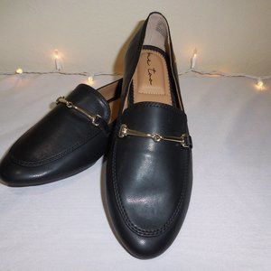 Me Too Slip on Flat Loafer Black Leatherette Gold Metal Accent Women 7 M Perfect